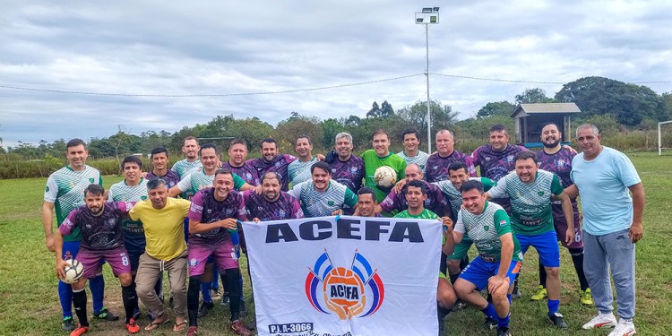 CONFRATERNIDAD. Los posadeños enfrentaron a Santa Rosa de Paraguay.